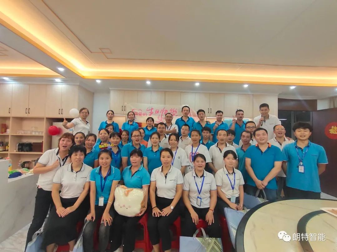 感恩相遇，，，，，温暖偕行 | 4001百老汇智能举行9月份员工生日会